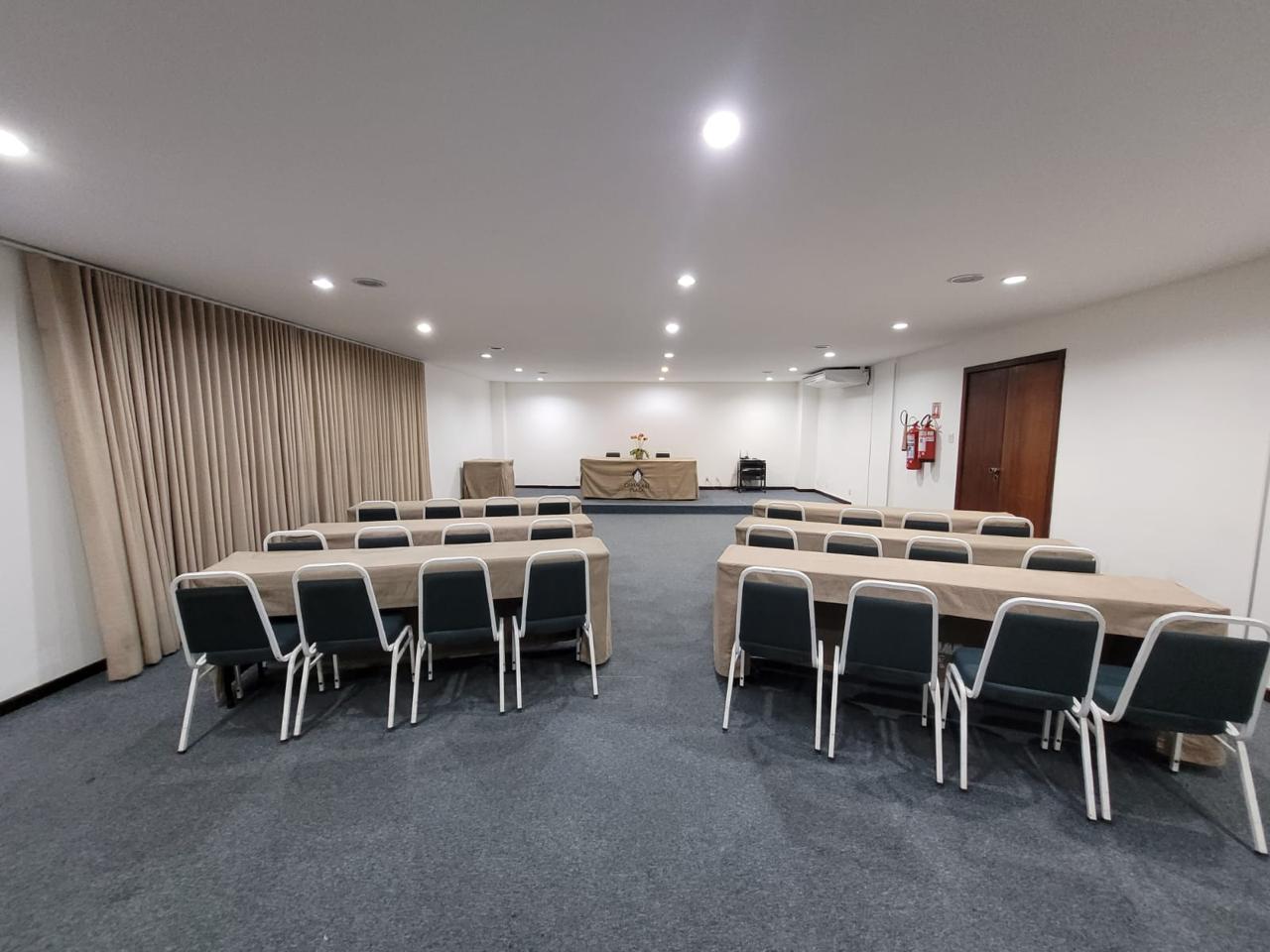 Estrutura para eventos e convenções.